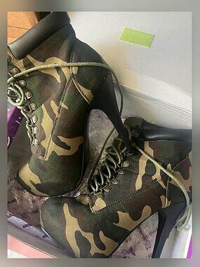 Womens Camo Pump Heels